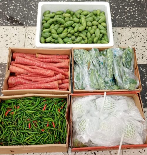 Fresh Desi Gajar (Indian Red Carrot) -